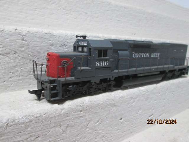 HO SCALE - ATHEARN - COTTON BELT SD40T - DIESEL LOCOMOTIVE - BOXED