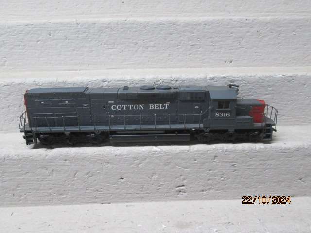 HO SCALE - ATHEARN - COTTON BELT SD40T - DIESEL LOCOMOTIVE - BOXED