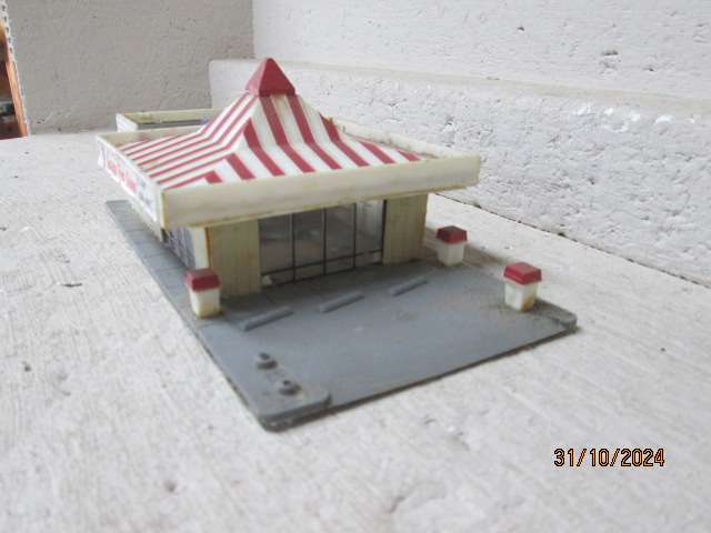 HO SCALE - KENTUCKY FRIED CHICKEN BUILDING