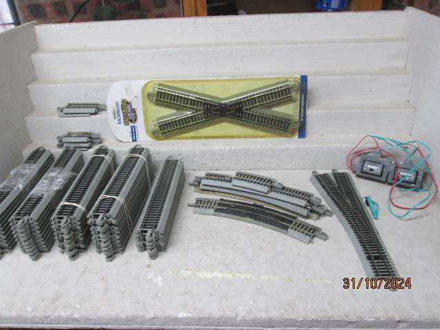 HO / OO SCALE - BACHMANN - EZ TRACK -  NICKLE SILVER X60 PIECES