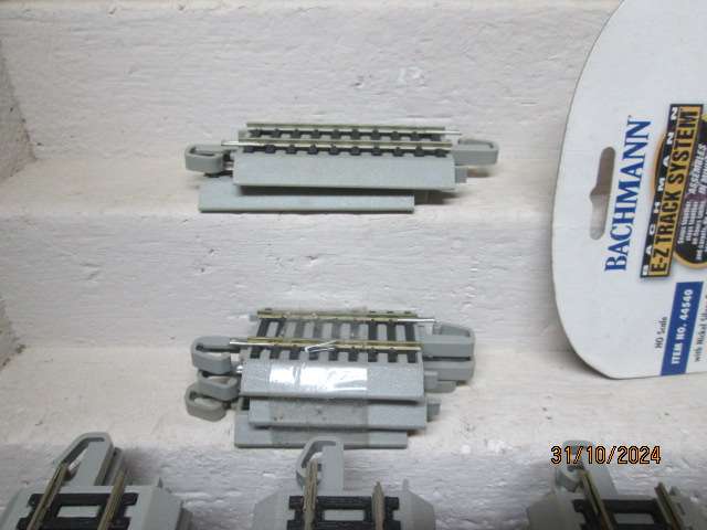 HO / OO SCALE - BACHMANN - EZ TRACK -  NICKLE SILVER X60 PIECES