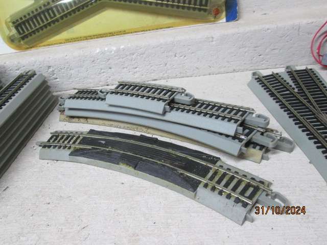 HO / OO SCALE - BACHMANN - EZ TRACK -  NICKLE SILVER X60 PIECES
