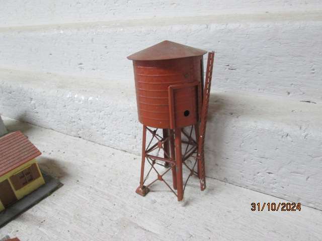 HO SCALE - VARIOUS BUILDINGS - X6