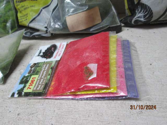 HO SCALE - LARGE AMOUNT OF SCENERY MATERIAL