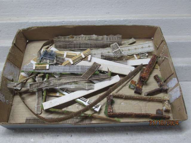 HO SCALE - LARGE AMOUNT OF LAZER CUT FENCING - BEER BOX FULL