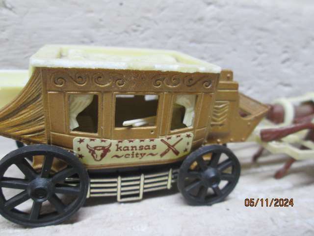 HO SCALE - MAJORETTE - CANSAS CITY OLD STYLE HORSE DRAWN CARRIAGE
