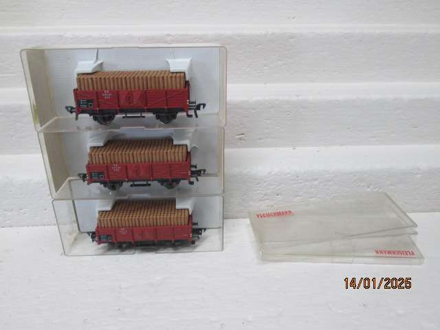 HO SCALE - FLEISCHMANN - X3 OPEN GOODS WITH WOOD LOAD - BOXED