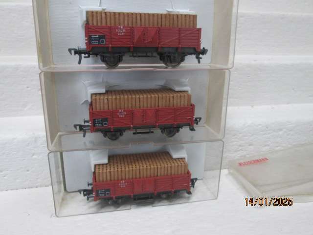 HO SCALE - FLEISCHMANN - X3 OPEN GOODS WITH WOOD LOAD - BOXED