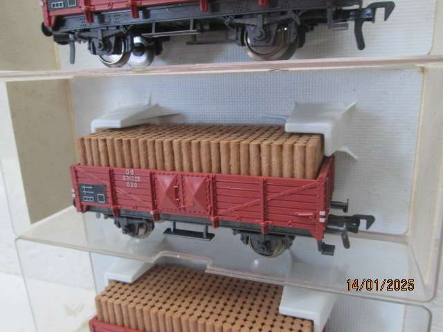 HO SCALE - FLEISCHMANN - X3 OPEN GOODS WITH WOOD LOAD - BOXED