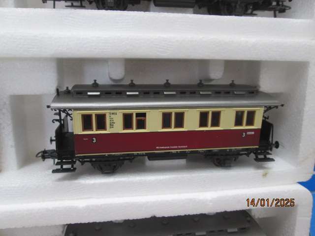 HO SCALE - ROCO - X5 SHORT PASSENGER COACHES - BOXED