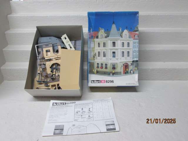 HO SCALE - KIBRI - CORNER SHOP - KIT -  BOXED NO.8296