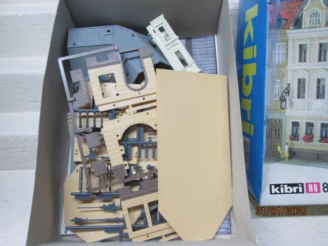 HO SCALE - KIBRI - CORNER SHOP - KIT -  BOXED NO.8296