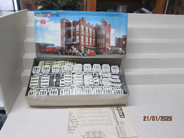 HO SCALE - KIBRI - LARGE FACTORY BUILDING - KIT -  BOXED NO.9788