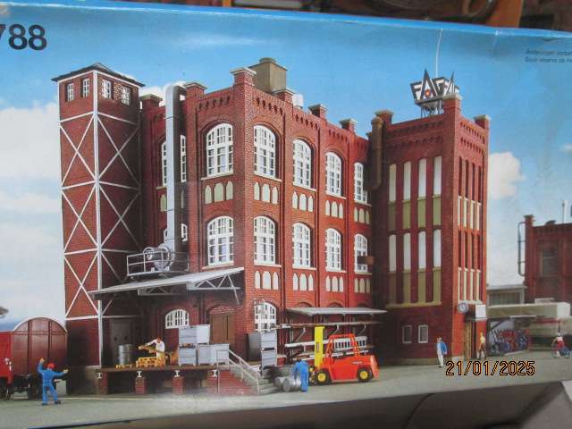 HO SCALE - KIBRI - LARGE FACTORY BUILDING - KIT -  BOXED NO.9788