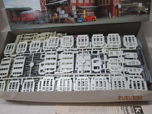 HO SCALE - KIBRI - LARGE FACTORY BUILDING - KIT -  BOXED NO.9788