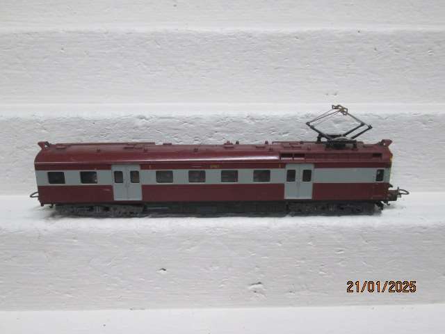 HO SCALE - LIMA - SAR - SUBURBAN POWER COACH