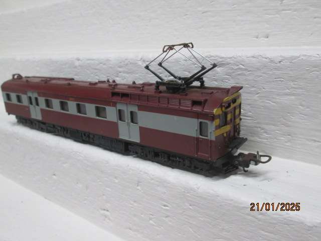 HO SCALE - LIMA - SAR - SUBURBAN POWER COACH