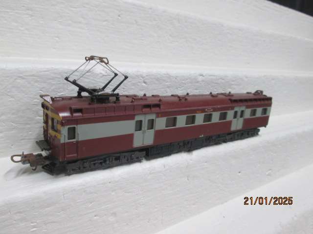 HO SCALE - LIMA - SAR - SUBURBAN THIRD CLASS DUMMY POWER COACH