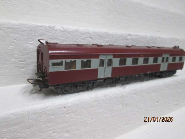 HO SCALE - LIMA - SAR - SUBURBAN FIRST CLASS COACH