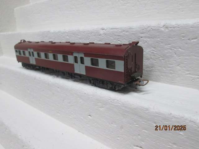 HO SCALE - LIMA - SAR - SUBURBAN FIRST CLASS COACH