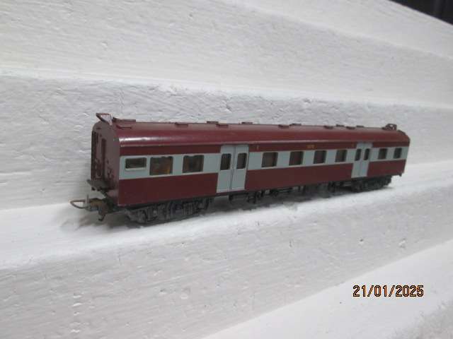 HO SCALE - LIMA - SAR - SUBURBAN FIRST CLASS COACH