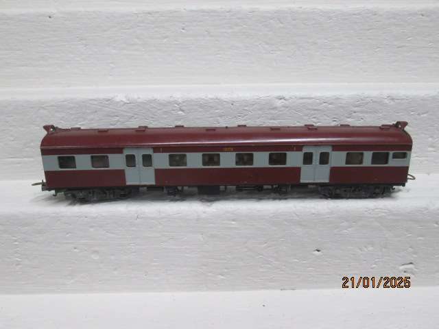 HO SCALE - LIMA - SAR - SUBURBAN FIRST CLASS COACH