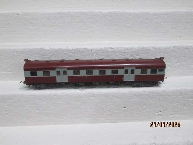HO SCALE - LIMA - SAR - SUBURBAN FIRST CLASS COACH