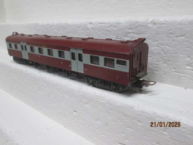 HO SCALE - LIMA - SAR - SUBURBAN THIRD CLASS COACH