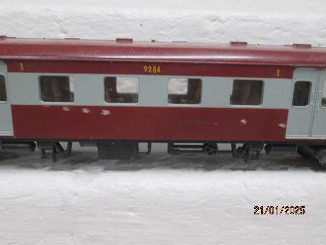 HO SCALE - LIMA - SAR - SUBURBAN THIRD CLASS COACH