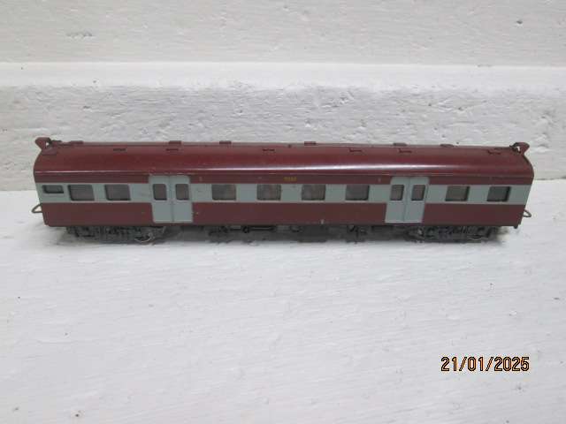 HO SCALE - LIMA - SAR - SUBURBAN THIRD CLASS COACH