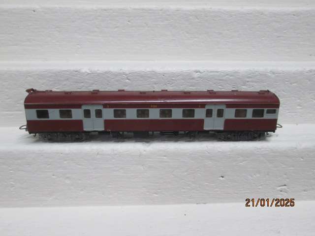 HO SCALE - LIMA - SAR - SUBURBAN THIRD CLASS COACH