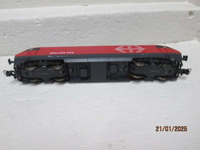 HO SCALE - ROCO - RED SBB CFF FFS ELECTRIC LOCOMOTIVE - BOXED