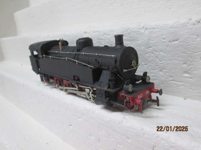HO SCALE - RIVEROSSI - BLACK 2-8-2 STEAM LOCOMOTIVE