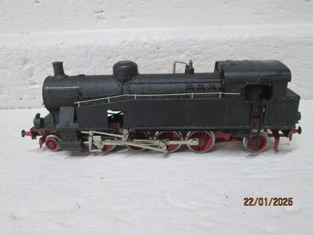 HO SCALE - RIVEROSSI - BLACK 2-8-2 STEAM LOCOMOTIVE