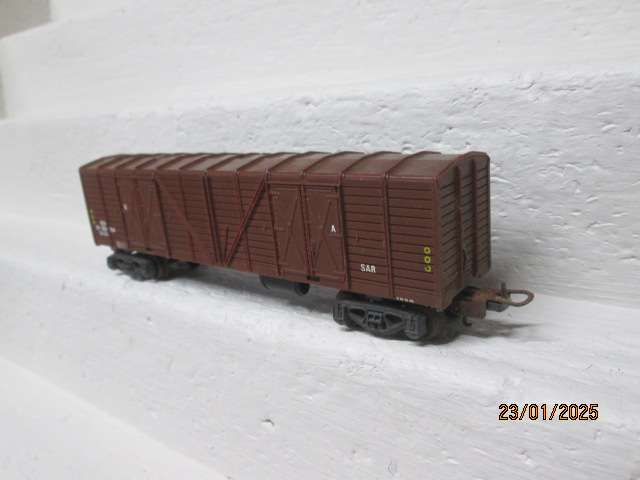HO SCALE - LIMA - SAR - BROWN OZ BOX CAR -