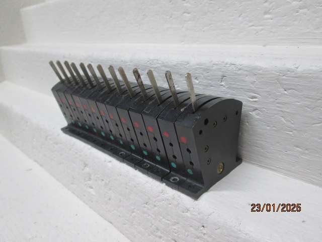 HO /OO SCALE - HORNBY TRIANG POINT SWITCHES - X13