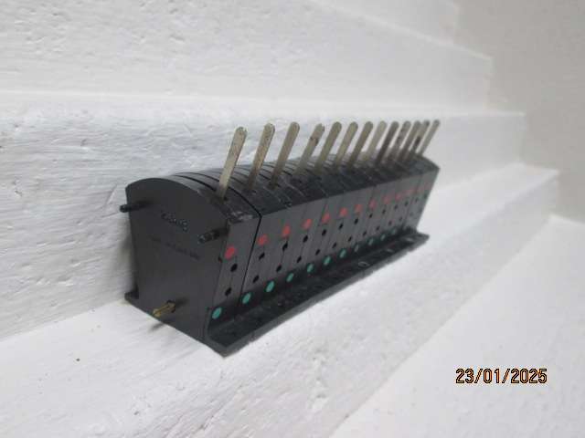HO /OO SCALE - HORNBY TRIANG POINT SWITCHES - X13