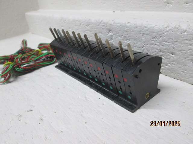 HO /OO SCALE - HORNBY TRIANG POINT SWITCHES - X13