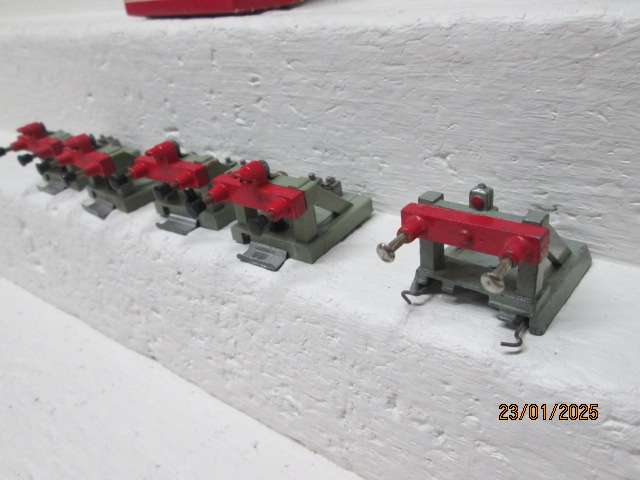 OO SCALE - HORNBY DUBLO - BUFFER STOPS - X5