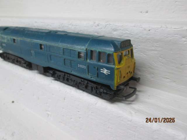 OO SCALE - TRIANG - BRITISH DIESEL LOCOMOTIVE - FOR SPARES