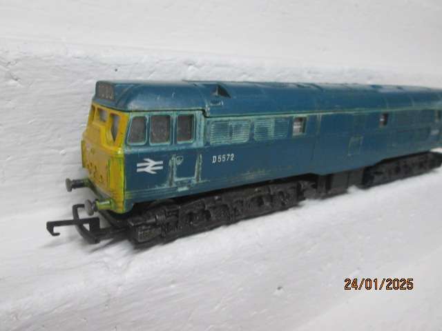 OO SCALE - TRIANG - BRITISH DIESEL LOCOMOTIVE - FOR SPARES