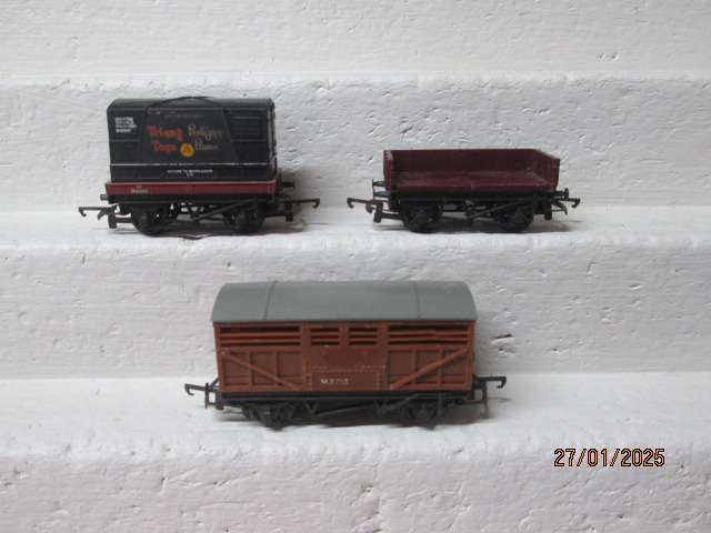 OO SCALE - TRIANG - GOODS WAGONS - X3