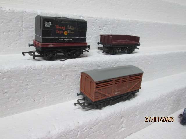 OO SCALE - TRIANG - GOODS WAGONS - X3