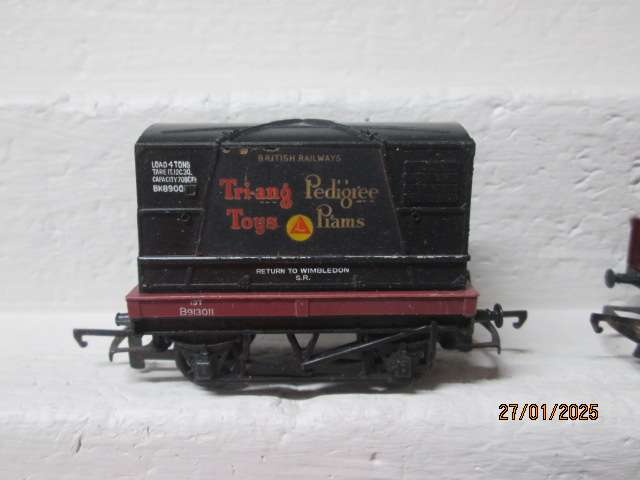 OO SCALE - TRIANG - GOODS WAGONS - X3