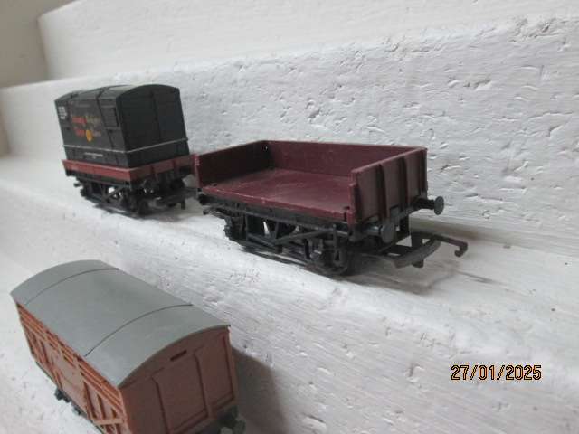 OO SCALE - TRIANG - GOODS WAGONS - X3