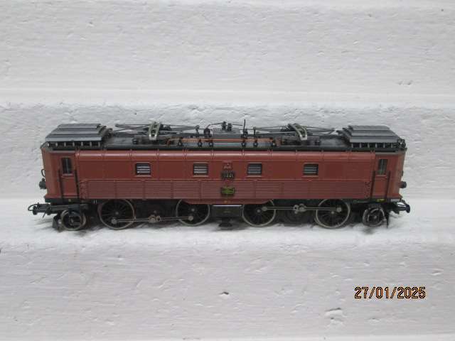 HO SCALE - ROCO - BROWN ELECTRIC LOCOMOTIVE - BOXED