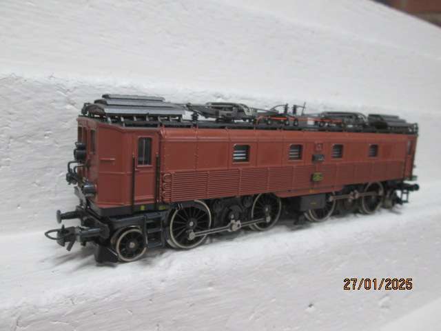 HO SCALE - ROCO - BROWN ELECTRIC LOCOMOTIVE - BOXED