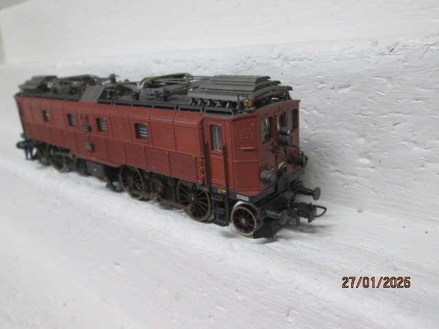 HO SCALE - ROCO - BROWN ELECTRIC LOCOMOTIVE - BOXED