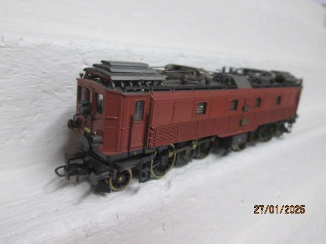 HO SCALE - ROCO - BROWN ELECTRIC LOCOMOTIVE - BOXED