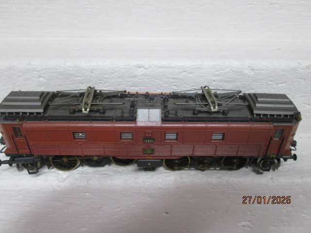HO SCALE - ROCO - BROWN ELECTRIC LOCOMOTIVE - BOXED